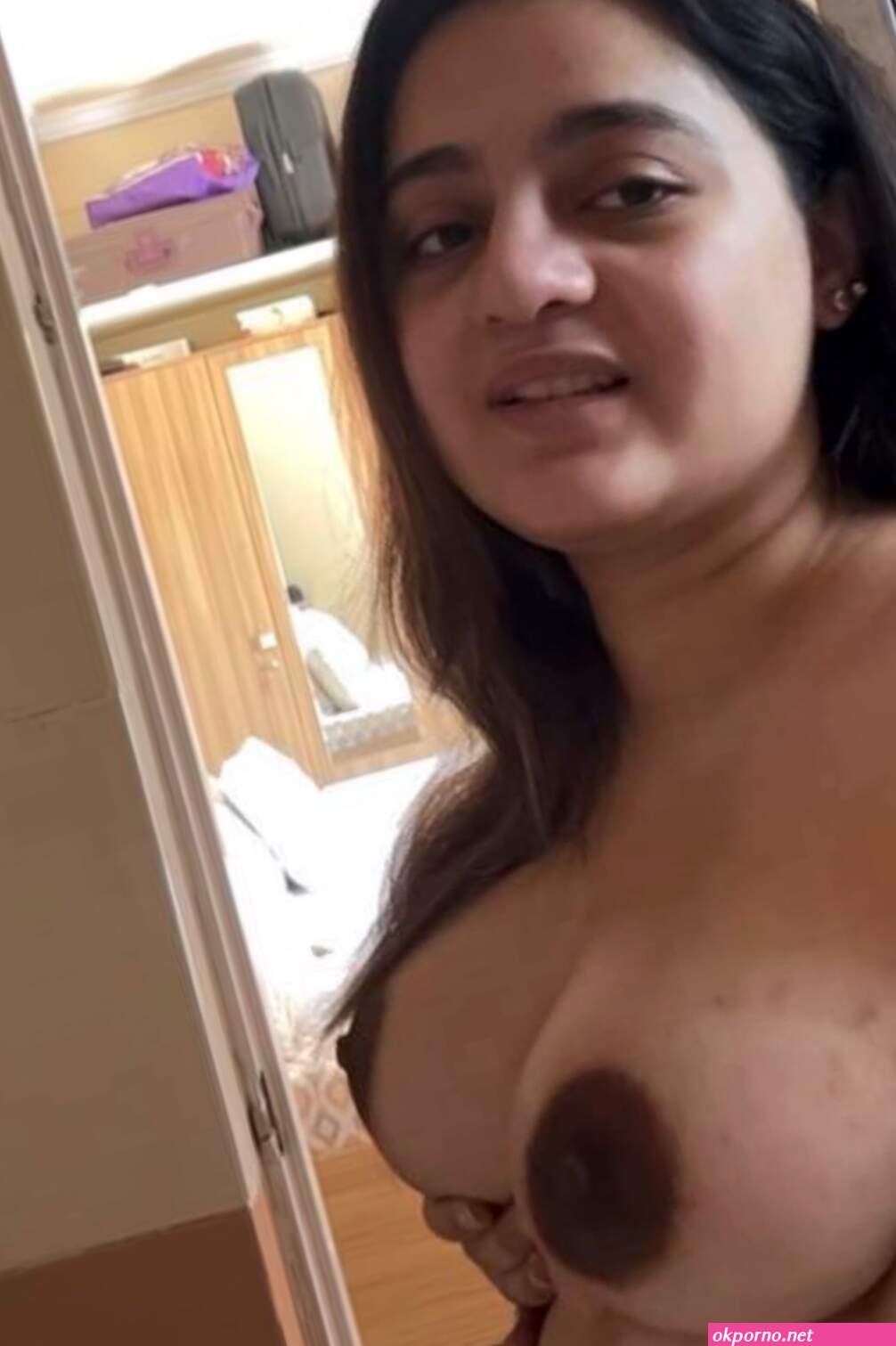 Paki wife show big boobs