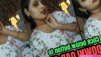 Indian Bhabhi hot cleaves and big boobs show very seducive in this video