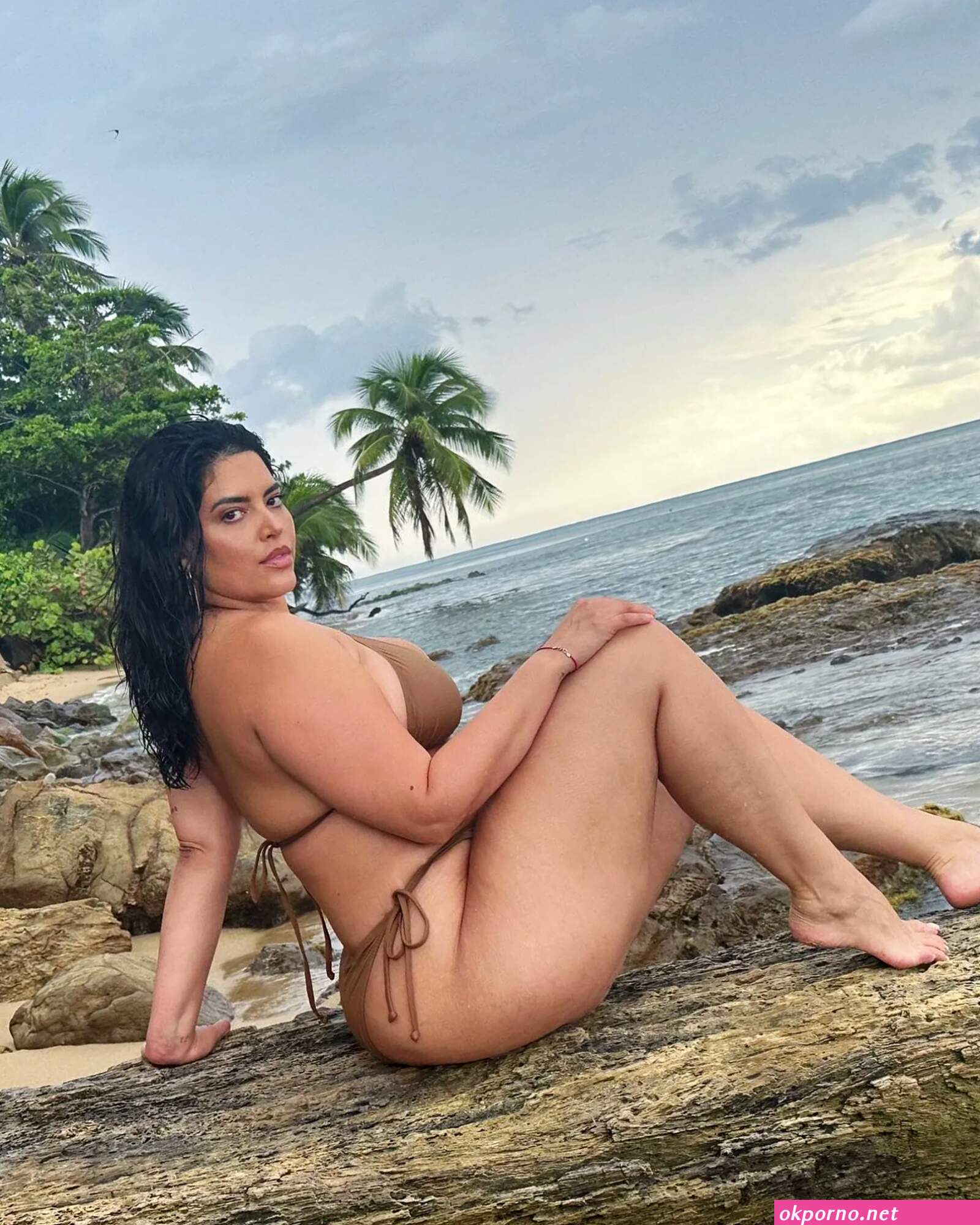 Busty thick latina