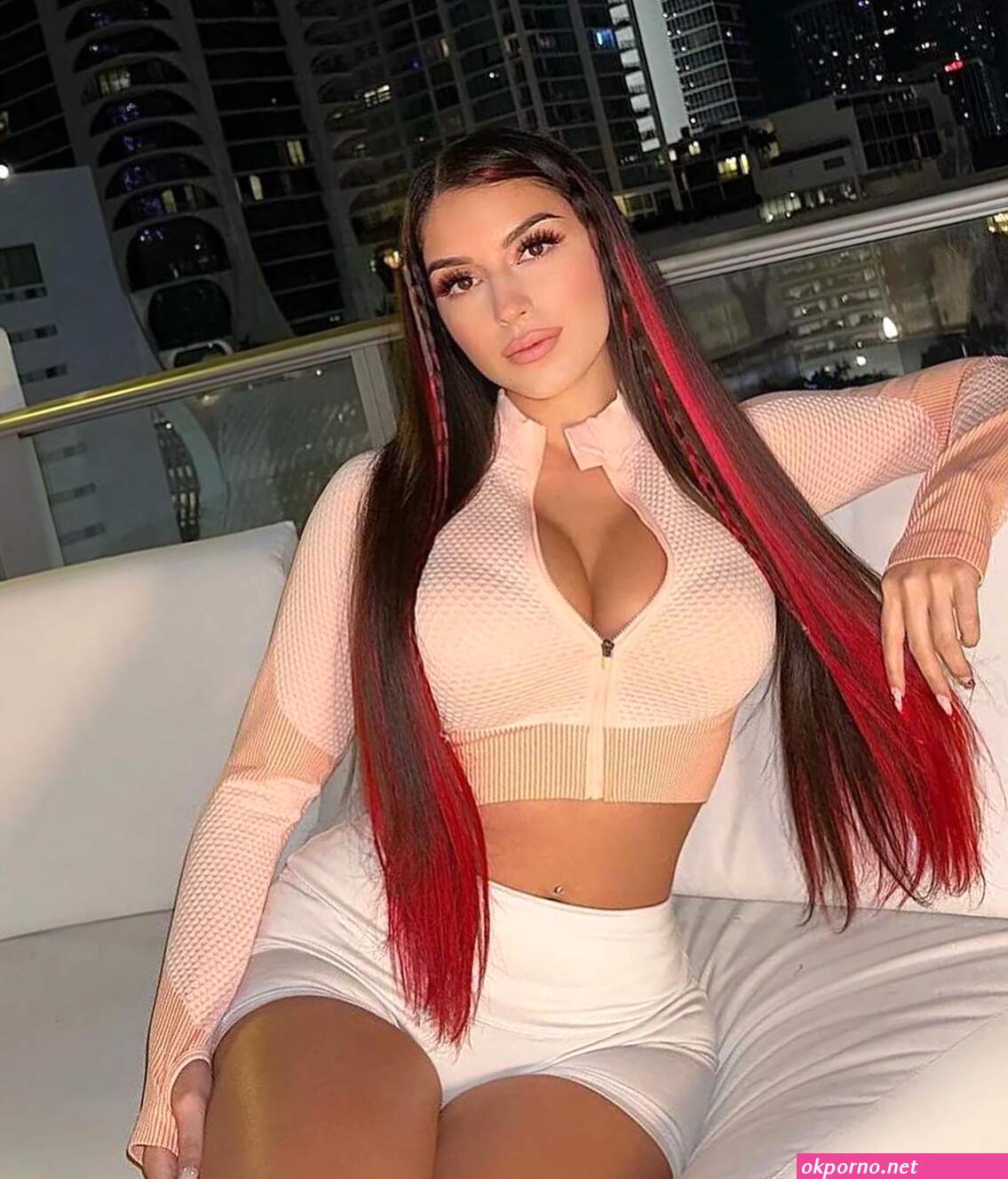 Jasi bae masturbating