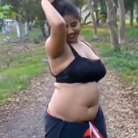 Saree hot big boobs exposing in blouse without bra