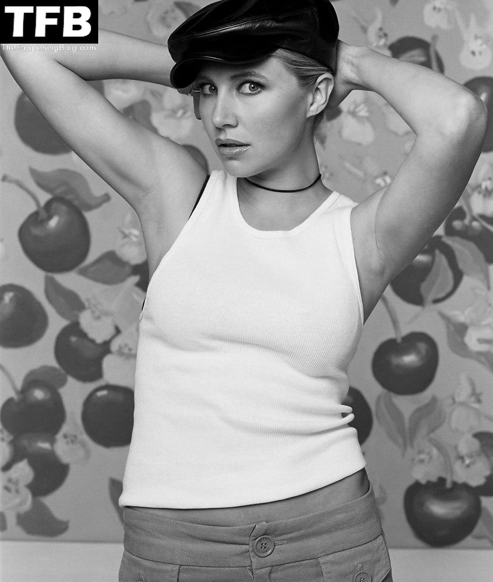 Sarah chalke nude fakes