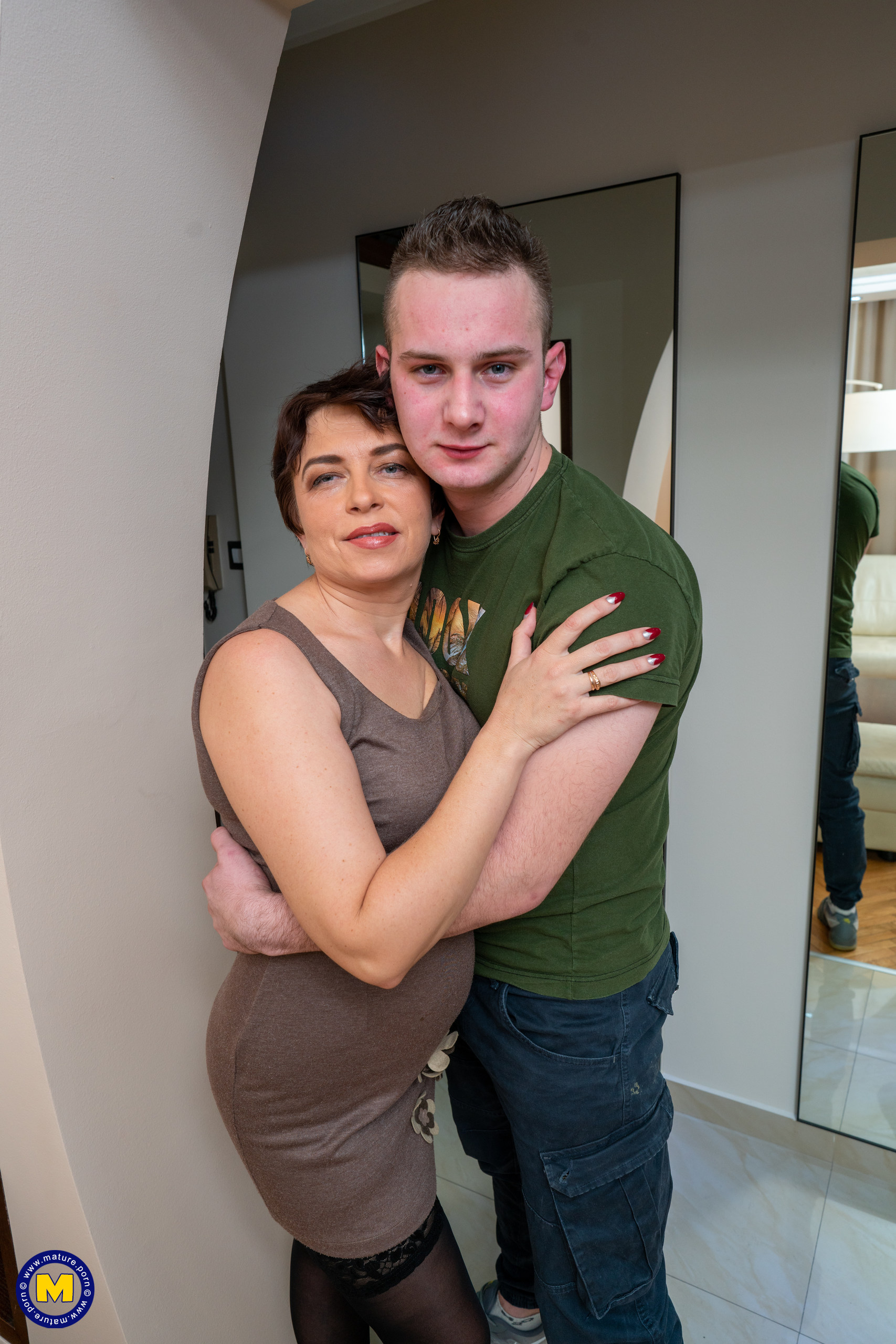 Anal housewife strapon