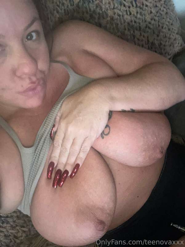 OnlyFans – Tee / @teenovaxxx