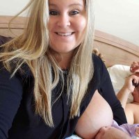 Breastfeeding Mom Sues Texas Roadhouse for Trying to Make Her Cover Up