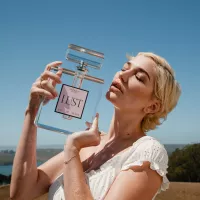 Read Eau de Pussy