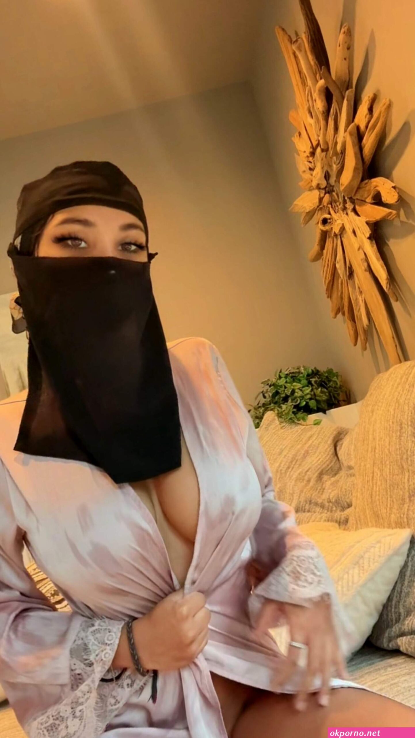Aziliahadid nude masturbate