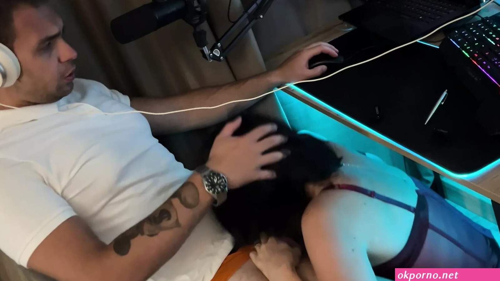 Pussy licking under the desk