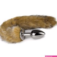 Kleine zilverkleurige buttplug met lichtbruine vossenstaart