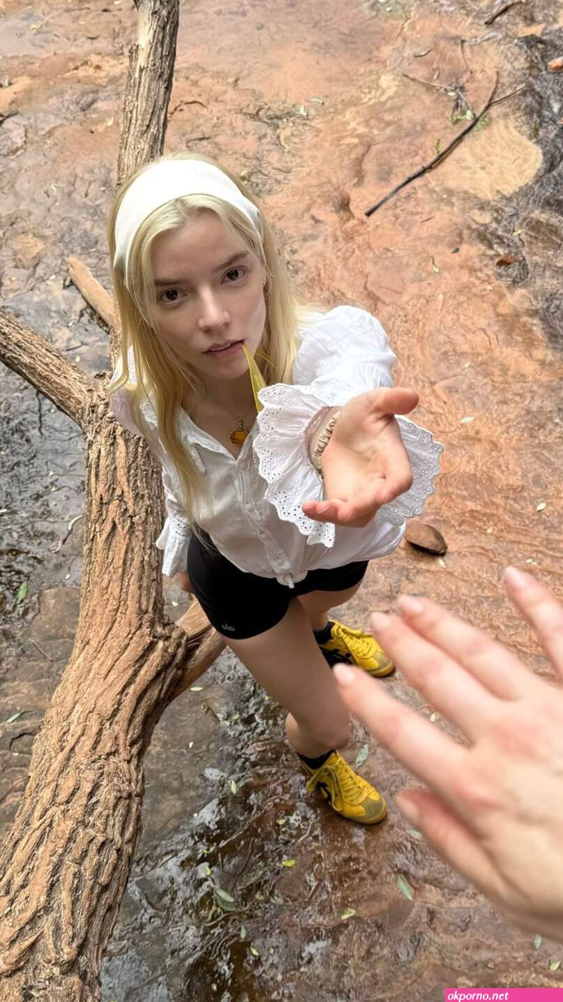 Instagram – ANYA TAYLOR