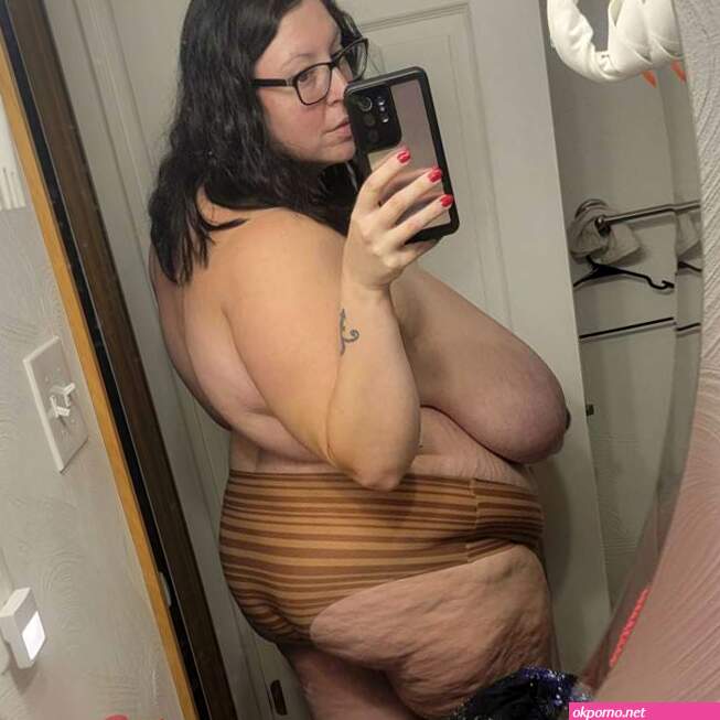 OnlyFans – Busty Mara / @winkingdaisys
